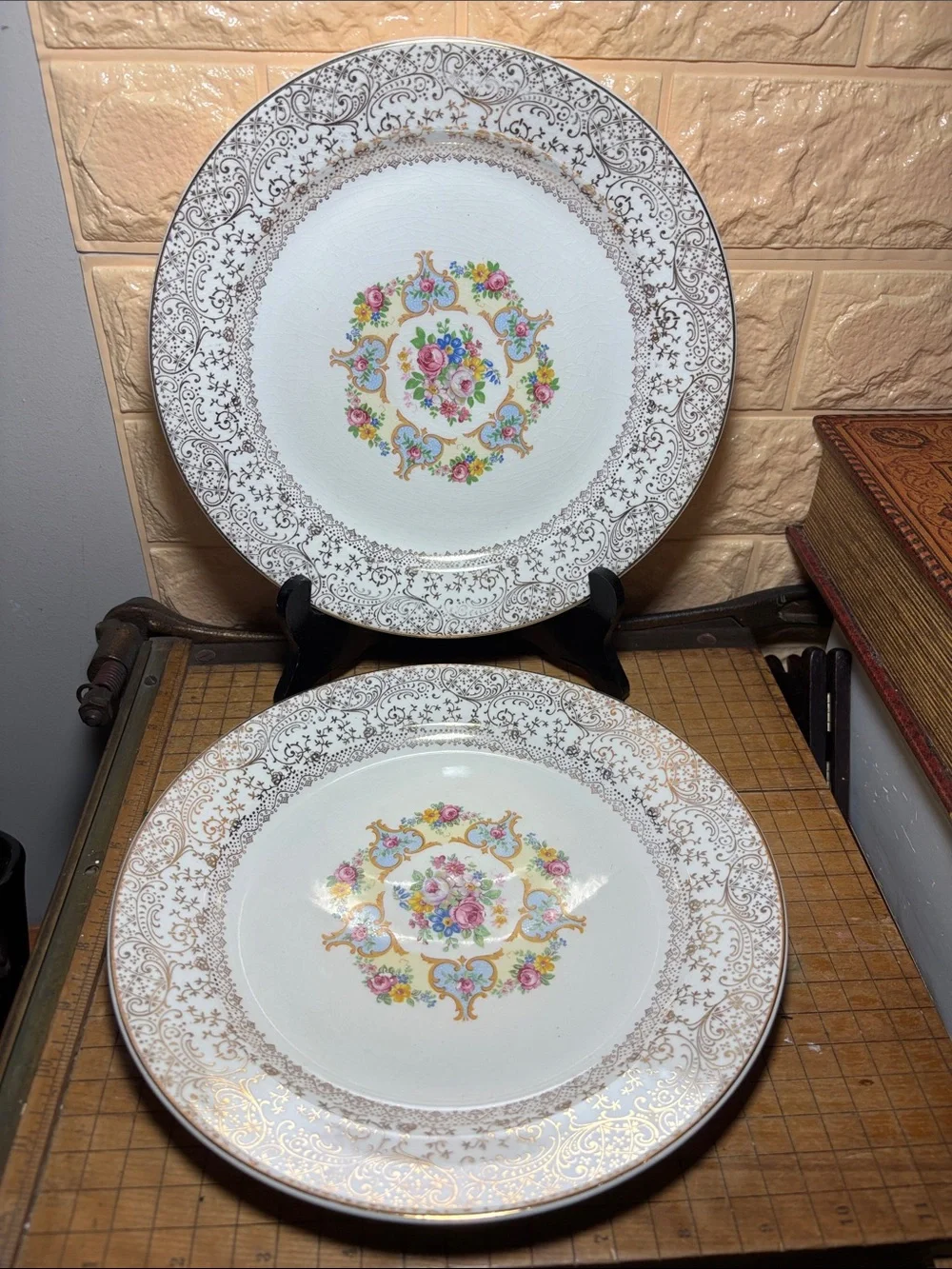 Pair Parisian Center Dinner Plates 10 1/8”D Made USA 22K Gold Pattern Rim Floral